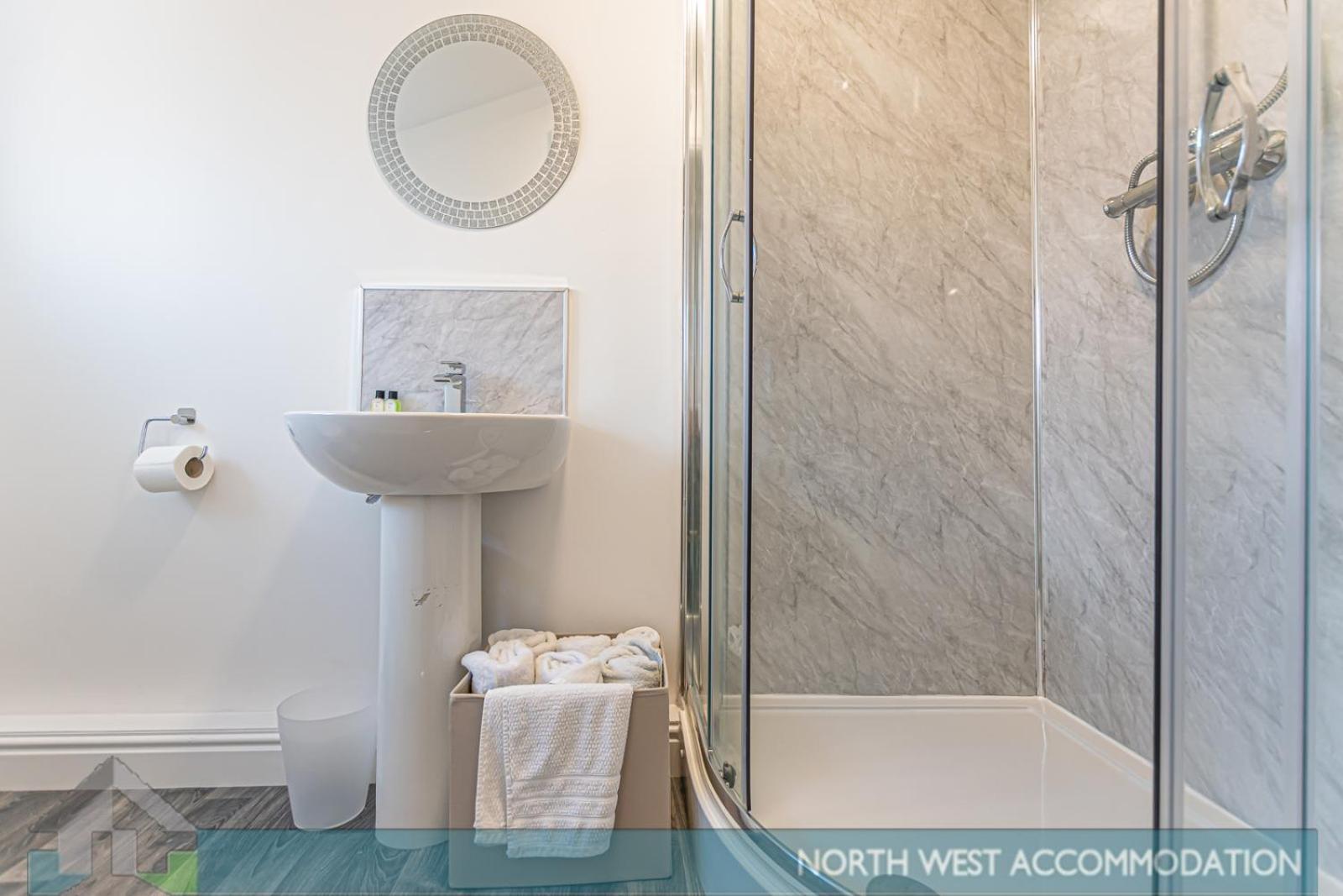 Wellfield Serviced Accommodation Уоррингтон Экстерьер фото