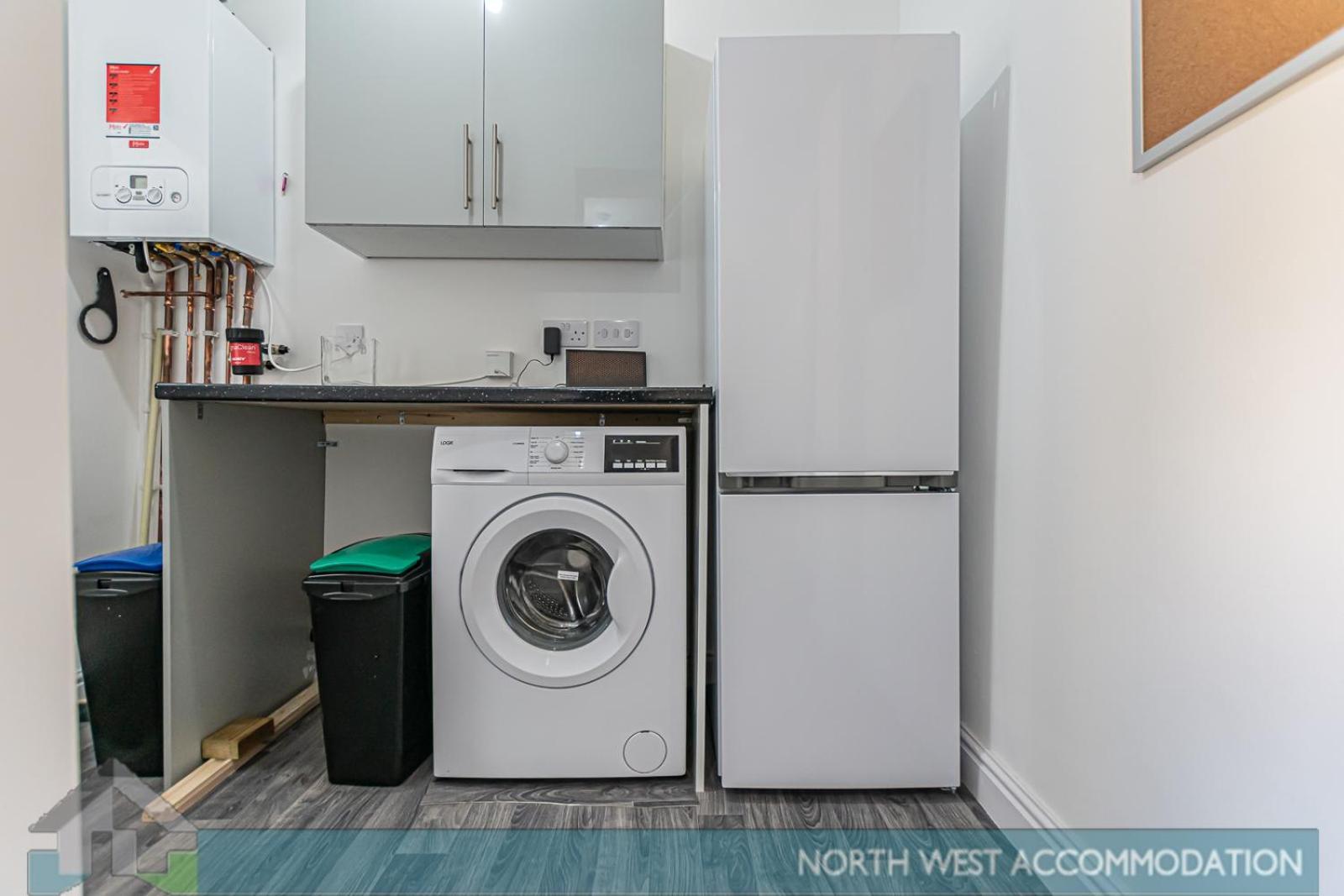 Wellfield Serviced Accommodation Уоррингтон Экстерьер фото