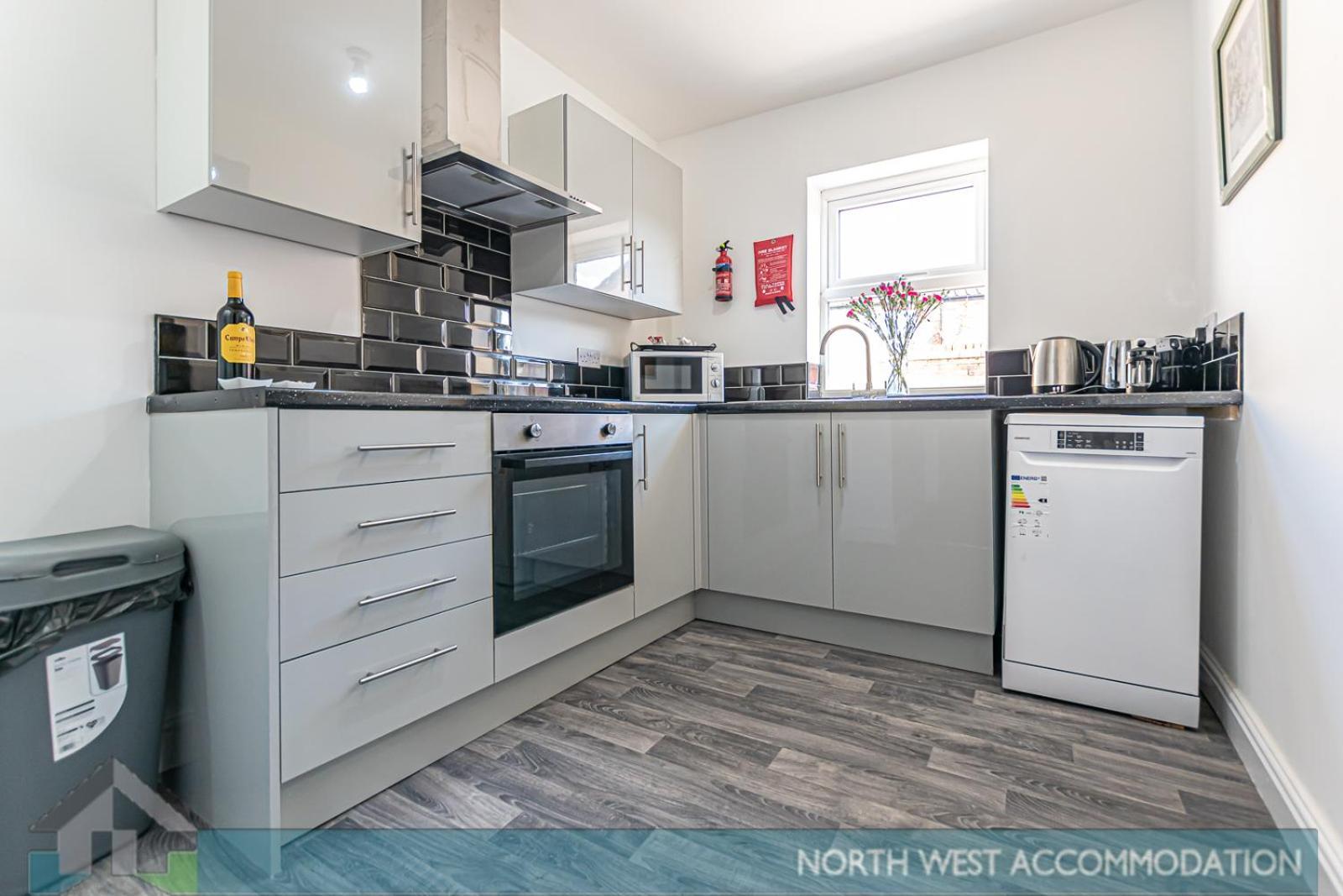 Wellfield Serviced Accommodation Уоррингтон Экстерьер фото