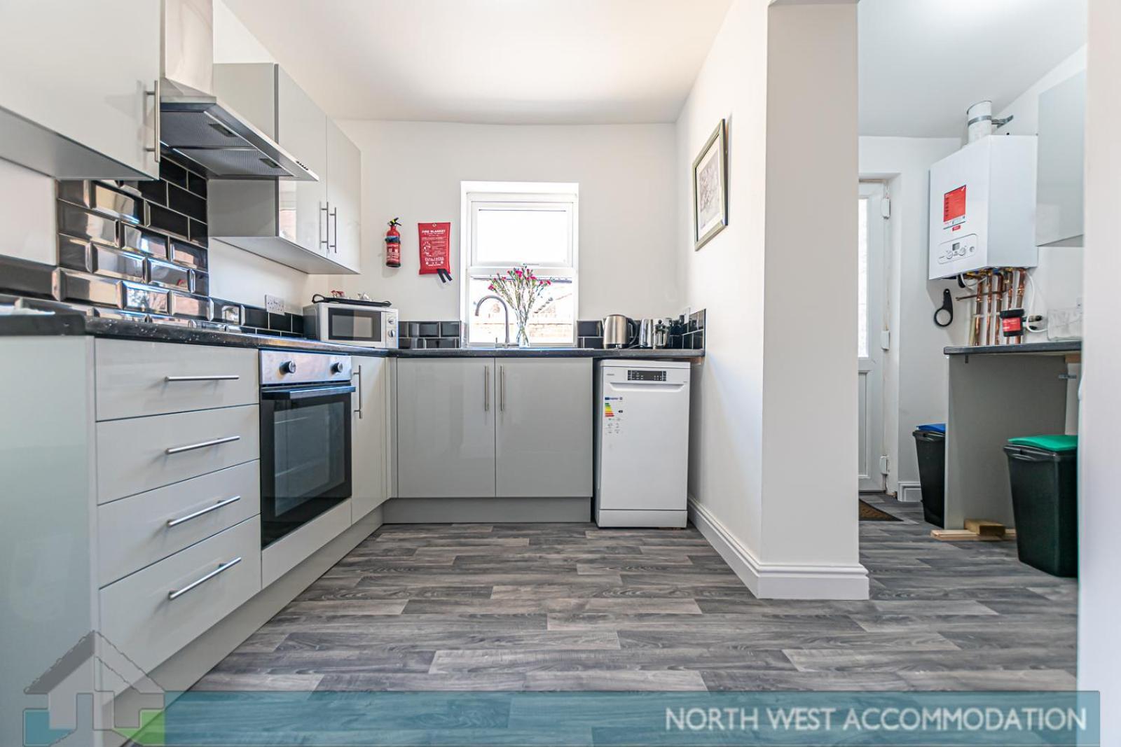 Wellfield Serviced Accommodation Уоррингтон Экстерьер фото