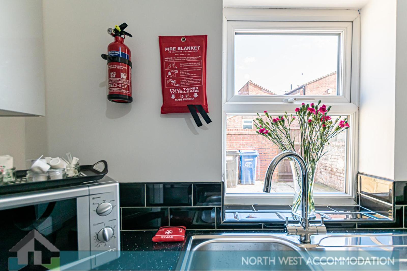 Wellfield Serviced Accommodation Уоррингтон Экстерьер фото