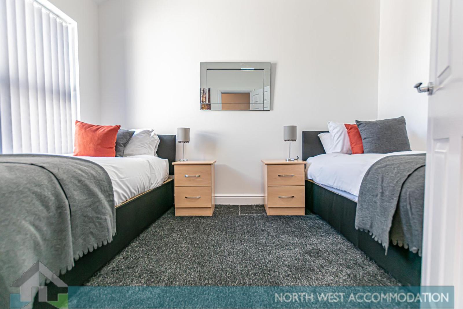 Wellfield Serviced Accommodation Уоррингтон Экстерьер фото