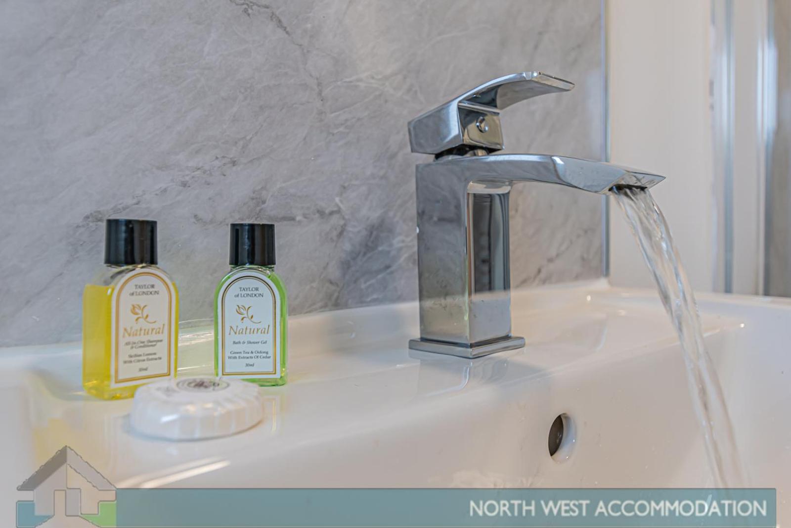 Wellfield Serviced Accommodation Уоррингтон Экстерьер фото