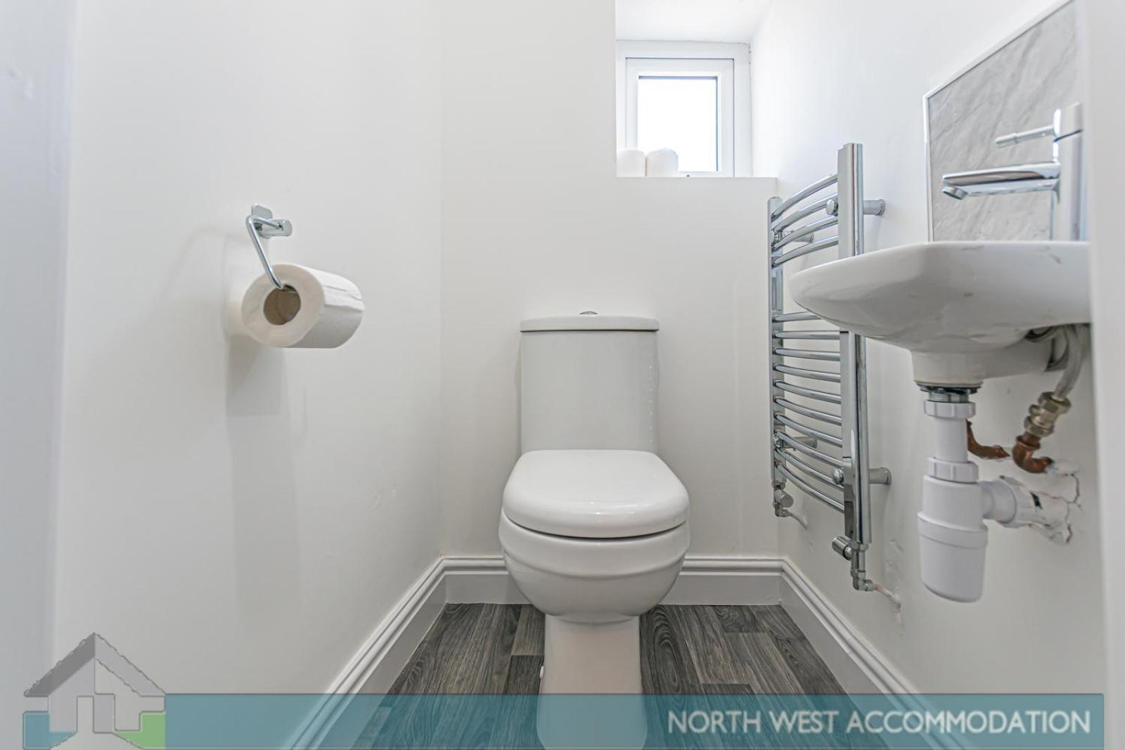 Wellfield Serviced Accommodation Уоррингтон Экстерьер фото