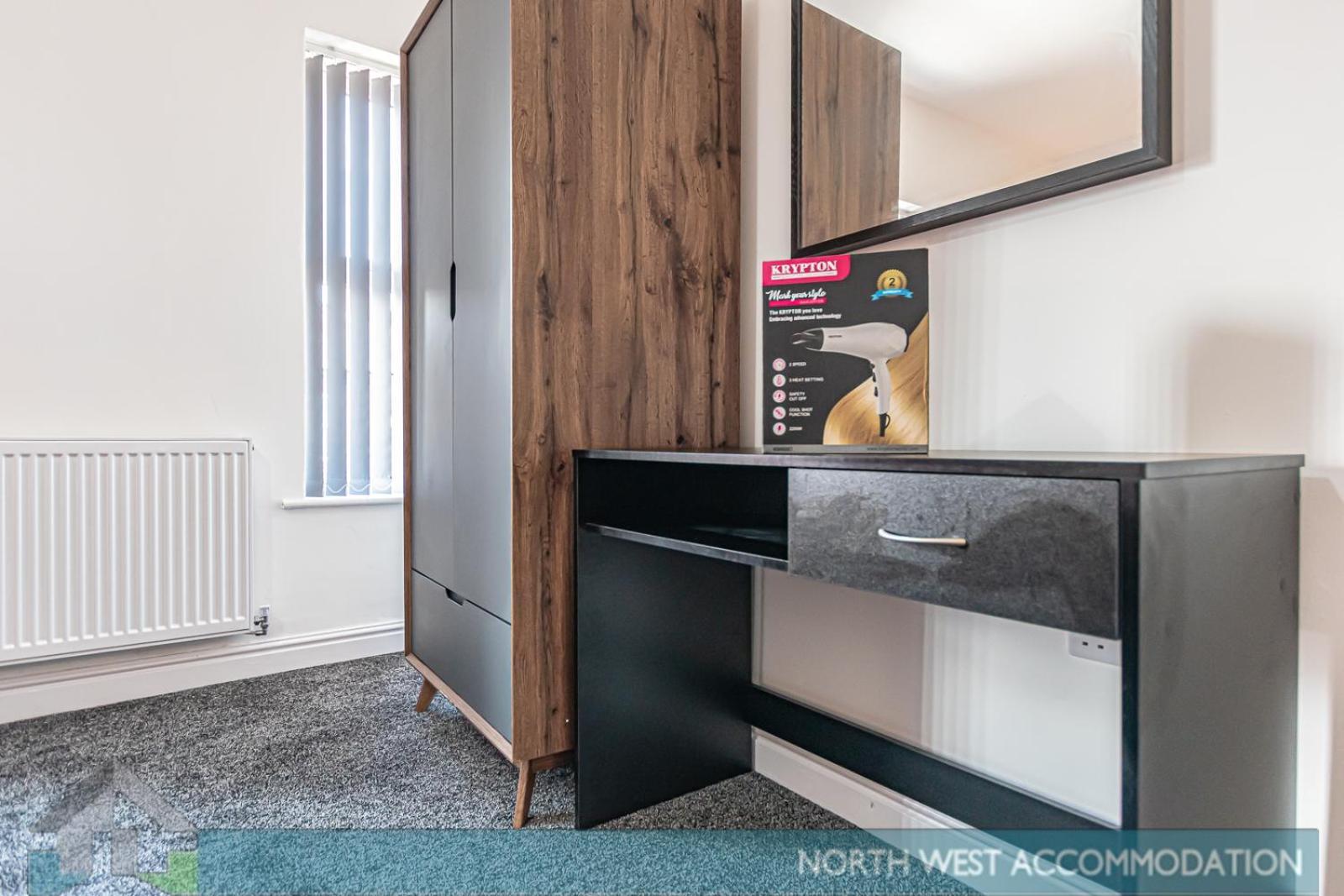 Wellfield Serviced Accommodation Уоррингтон Экстерьер фото