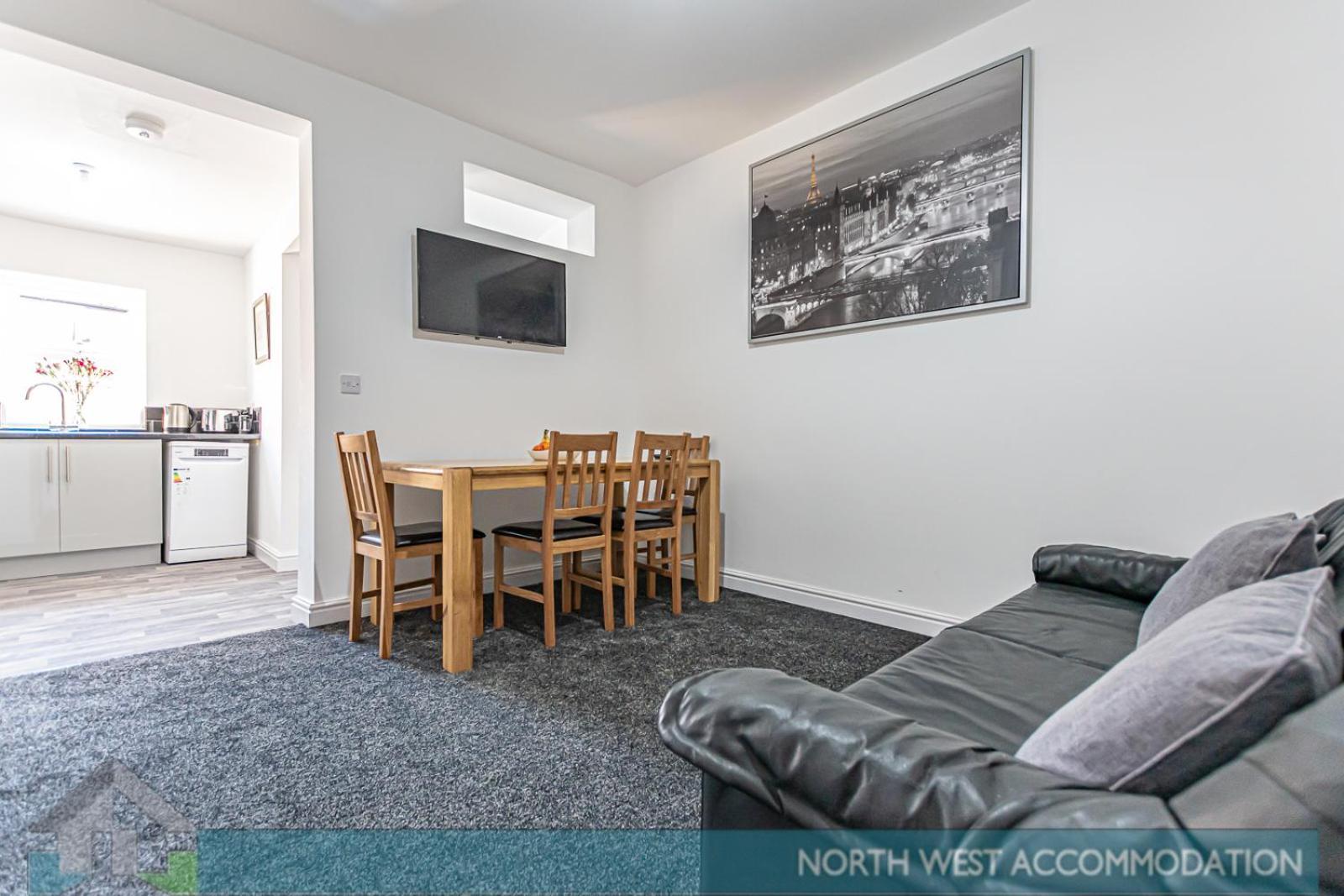 Wellfield Serviced Accommodation Уоррингтон Экстерьер фото